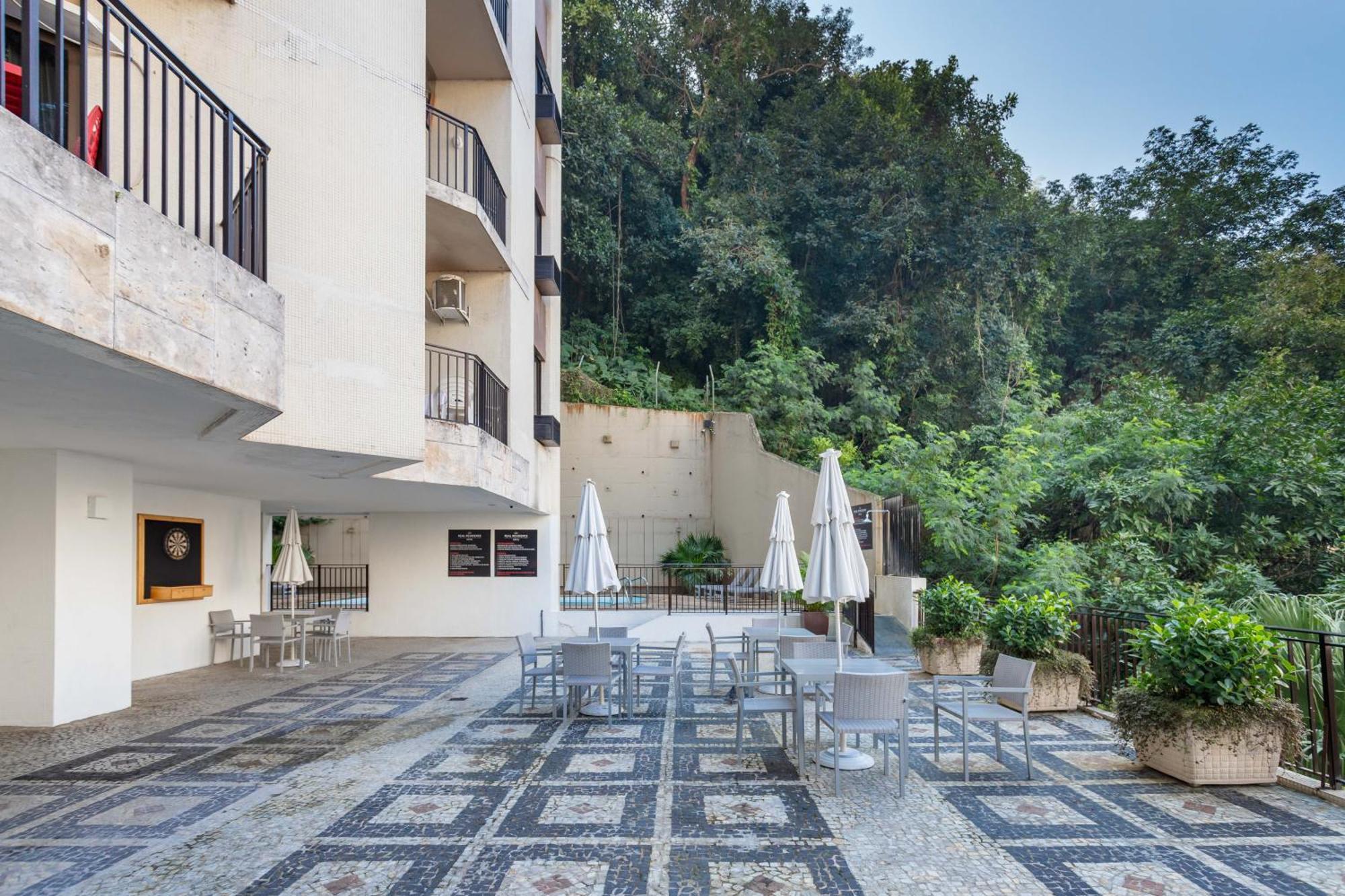 One-Bedroom Apartment Balcony Mountain View